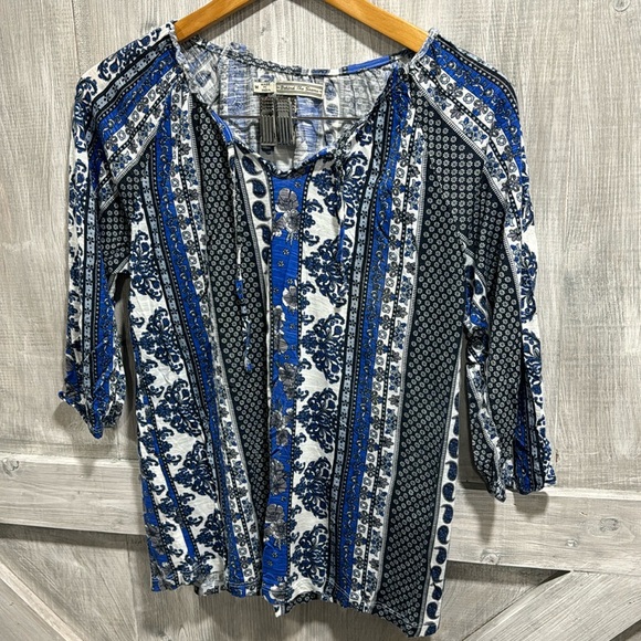 Women’s light weight Behind the Seams 3/4 sleeve top. A1 - Picture 1 of 3